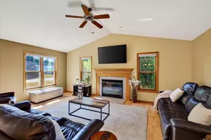 1004 Gomer Dr, Beaver Dam, WI 53916 - Photo 6