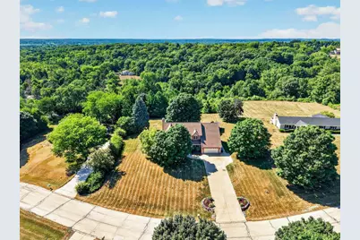 W248S6845 Sugar Maple Drive, Waukesha, WI 53189 - Photo 2