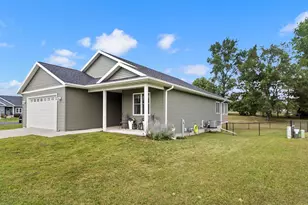 N6736 Clover Ln, Pardeeville, WI 53954 - Photo 4