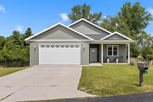 N6736 Clover Ln, Pardeeville, WI 53954 - Photo 2