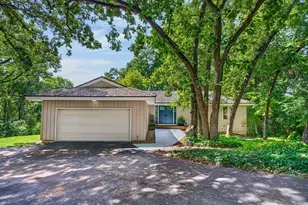 7116 Applewood Dr, Madison, WI 53719 - Photo 2