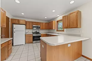 1038 N Thompson Dr, Madison, WI 53704 - Photo 16