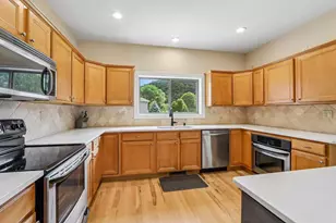 W13887 Bannan Ct, Prairie Du Sac, WI 53578 - Photo 16