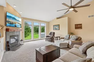 W13887 Bannan Ct, Prairie Du Sac, WI 53578 - Photo 8