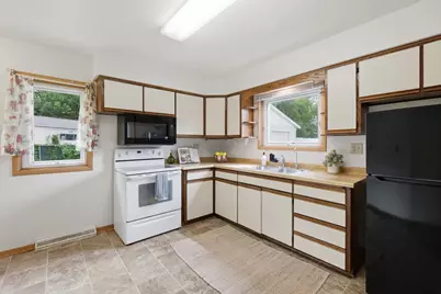 1710 Thackeray Road, Madison, WI 53704 - Photo 12
