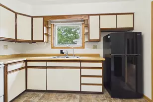 1710 Thackeray Rd, Madison, WI 53704 - Photo 14
