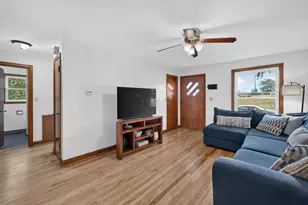 107 Grove St, Sun Prairie, WI 53590 - Photo 2