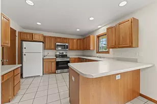 1038 N Thompson Dr, Madison, WI 53704 - Photo 16