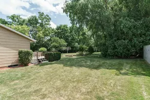 126 Waveland Rd, Janesville, WI 53548 - Photo 4
