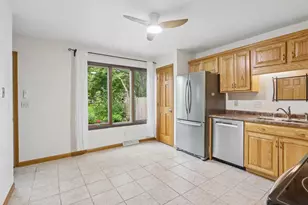 95 S Lakewood Gdns Ln, Madison, WI 53704 - Photo 8