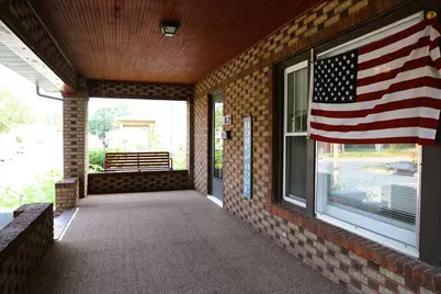 812 S Locust Avenue, Freeport, IL 61032 - Photo 2