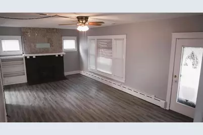812 S Locust Avenue, Freeport, IL 61032 - Photo 8