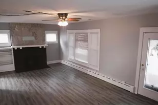 812 S Locust Ave, Freeport, IL 61032 - Photo 8