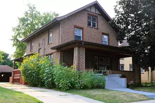812 S Locust Ave, Freeport, IL 61032 - Photo 1