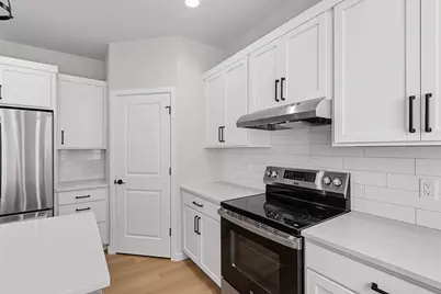 2811 Crinkle Root Drive, Fitchburg, WI 53711 - Photo 14