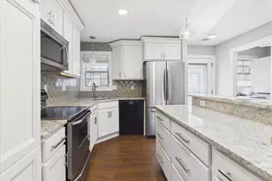 5383 Mariner's Cove Dr, Madison, WI 53704 - Photo 2