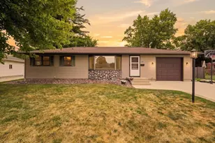350 E Kohler St, Sun Prairie, WI 53590 - Photo 2