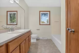 924 Buena Vista Dr, Sun Prairie, WI 53590 - Photo 14