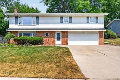 924 Buena Vista Drive, Sun Prairie, WI 53590 - Photo 2
