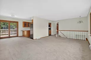 924 Buena Vista Dr, Sun Prairie, WI 53590 - Photo 6