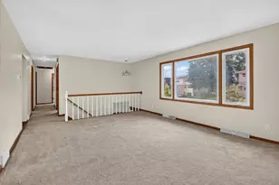 924 Buena Vista Dr, Sun Prairie, WI 53590 - Photo 4