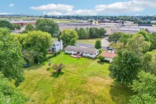 806 South St, Waunakee, WI 53597 - Photo 2