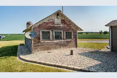 14920 W Ahara Road, Janesville, WI 53536 - Photo 8