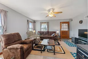 201 W Burns St, Portage, WI 53901 - Photo 6