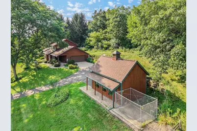 10576 Mayflower Road, Mount Horeb, WI 53572 - Photo 2