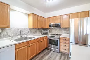 105 Waverly Dr, Cambridge, WI 53523 - Photo 8