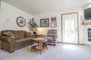 105 Waverly Dr, Cambridge, WI 53523 - Photo 4