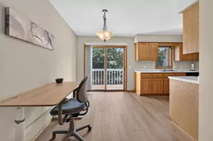 3222 Dorchester Way, Madison, WI 53719 - Photo 10