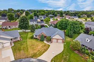 100 Stonehaven Cir, Beaver Dam, WI 53916 - Photo 4