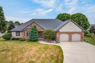 100 Stonehaven Cir, Beaver Dam, WI 53916 - Photo 2