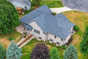 100 Stonehaven Cir, Beaver Dam, WI 53916 - Photo 10