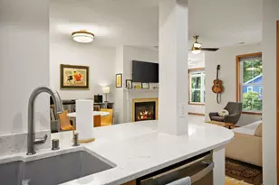 201 N Blair St, Madison, WI 53703 - Photo 10