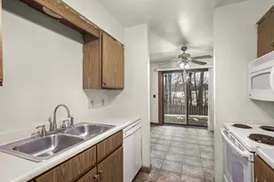 6717 Park Edge Dr, Madison, WI 53719 - Photo 16