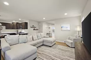674 Hillcrest Dr, Waunakee, WI 53597 - Photo 6