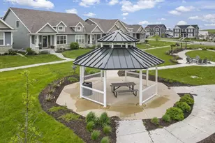 674 Hillcrest Dr, Waunakee, WI 53597 - Photo 2
