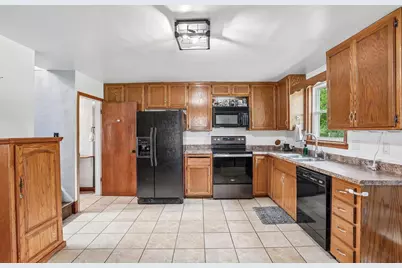 205 E 3rd Street, Waunakee, WI 53597 - Photo 12