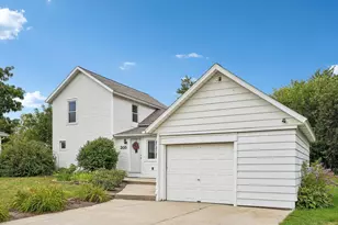 205 E 3rd St, Waunakee, WI 53597 - Photo 4