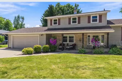 133 W Kohler Street, Sun Prairie, WI 53590 - Photo 2