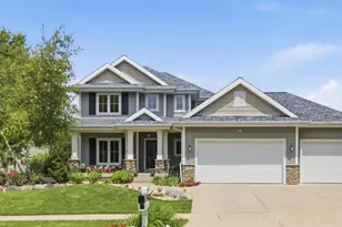 709 Pleasant Valley Pkwy, Waunakee, WI 53597 - Photo 2