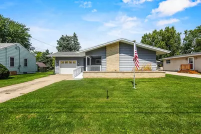 124 Wisconsin Street, Beaver Dam, WI 53916 - Photo 2