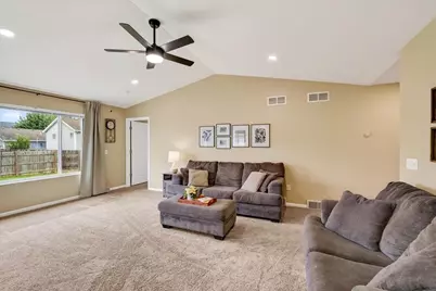 248 Tall Grass Trail, Sun Prairie, WI 53590 - Photo 4