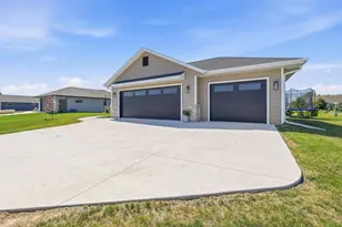 2747 Stonebrook Dr, Sheboygan, WI 53081 - Photo 2