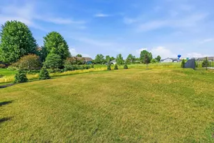 2747 Stonebrook Dr, Sheboygan, WI 53081 - Photo 4