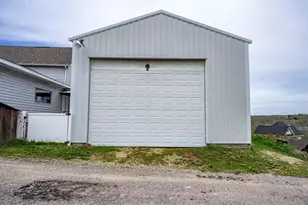 207 Spring St, Elroy, WI 53929 - Photo 38