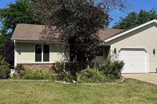 965 N Wuthering Hills Dr, Janesville, WI 53546 - Photo 1