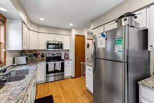 2141 Blue Heron Ct, Stoughton, WI 53589 - Photo 2